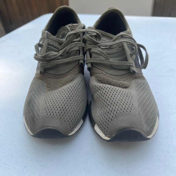 New balance - Picture 2 of 3